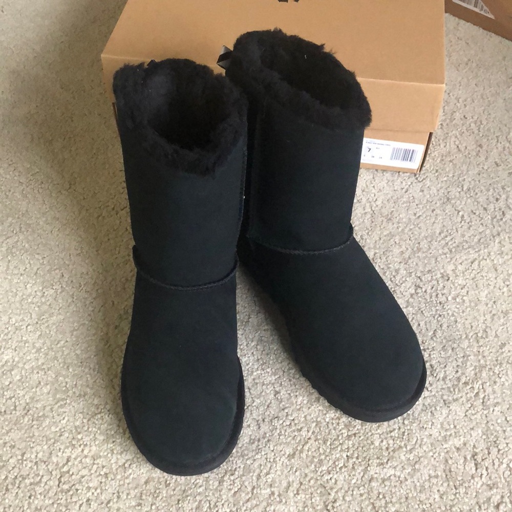 UGG woman black Bailey Bow boots ~ size 7
